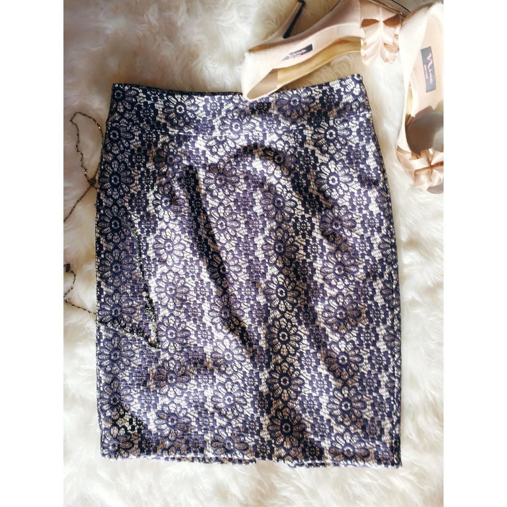 Banana Republic pencil skirt ✏️